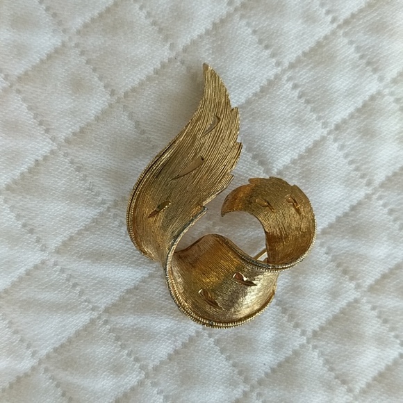 VINTAGE GOLDTONE BROOCH! - Picture 3 of 5
